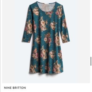 NINE BRITTON
Beverly Hacci Shift Dress